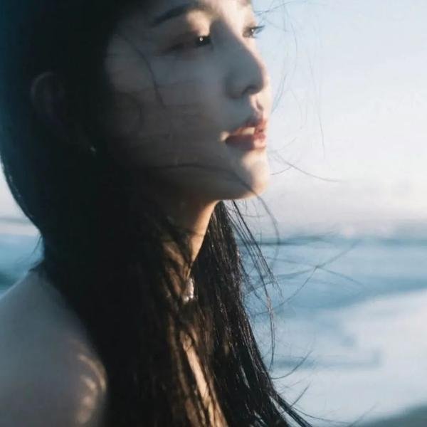 维奥莱特·诺齐埃尔